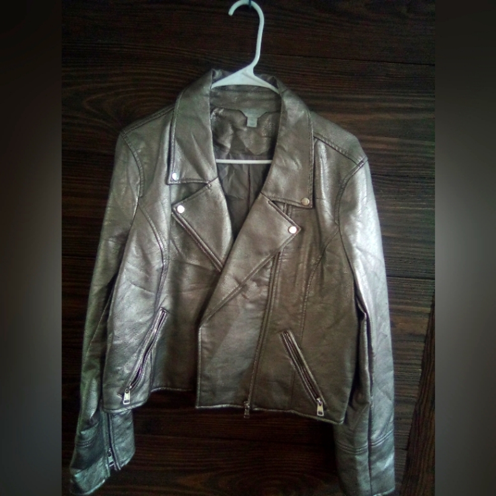 Belle and Sky silver faux leather sz Xl zip jacket